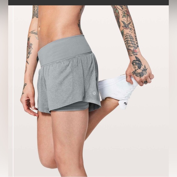 Lululemon Seamless Moves Short 2.5” Magnet Grey , size 4 - Picture 1 of 9